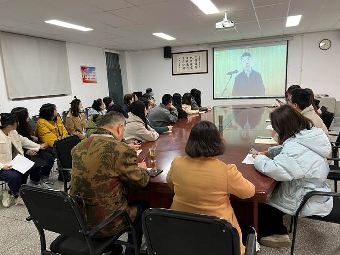 说明: C:\Users\Zhao\Desktop\太阳成集团tyc33455ccww组织收看2022年春季开学思政第一课\集体收看开学思政第一课2.jpg