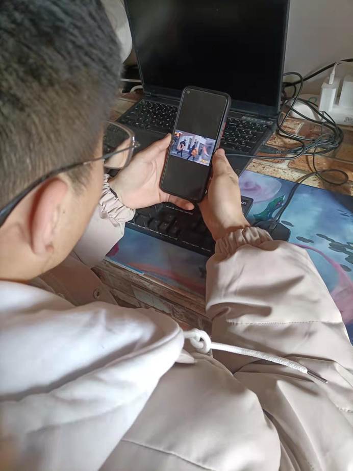 说明: C:\Users\Zhao\Desktop\太阳成集团tyc33455ccww组织师生收看《德耀中原—第八届河南省道德模范颁奖仪式 》\19智科李沛航.jpg 说明: C:\Users\Zhao\Desktop\太阳成集团tyc33455ccww组织师生收看《德耀中原—第八届河南省道德模范颁奖仪式 》\19智科李沛航.jpg