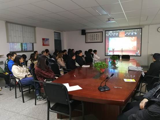 说明: C:\Users\W\Desktop\宪法晨读\TIM图片20181204100245.jpg